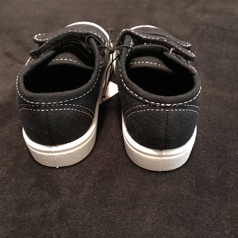 NWT BLACK SNEAKERS WITH VELCRO STRAPS - Picture 4 of 6